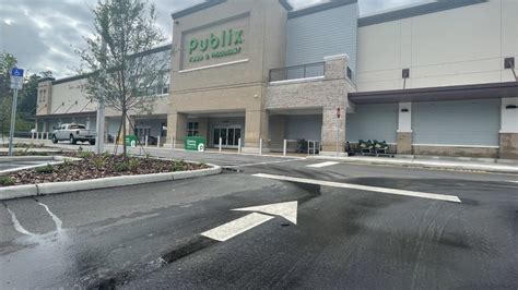 Publix 584. Publix’s delivery and curbside pickup item prices are higher than item prices in physical store locations. Prices are based on data collected in store and are subject to delays and errors. Fees, tips & taxes may apply. … 