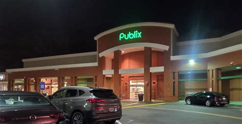 Publix 720. Publix is easily reached in Riverstone Plaza at 1451 Riverstone Parkway, in the north-east area of Canton ( by Etowah River Park ). The grocery store is an important addition to the districts of Ball Ground, Lebanon, Holly Springs, Nelson, Woodstock, Waleska and Tate. Doors are open today (Wednesday) at this spot from 7:00 am to 10:00 pm. 