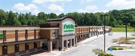 Publix auburn al. Downtown Auburn has a grocery store again. A Publix store opened at 138 Gay Street on Wednesday morning. The new 20,000-square-foot store sits adjacent to Samford Hall and Toomer’s Corner and is ... 