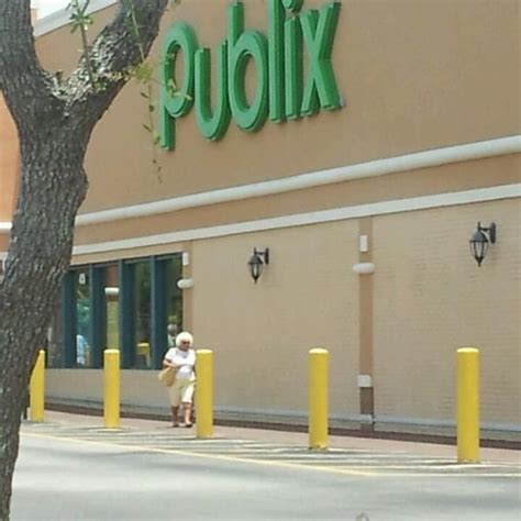 Publix beverly hills. 241 North Canon Drive. If your Friday night includes early dining at one of Beverly Hills’ spectacular restaurants, park before 6 p.m. at 241 N. Canon Drive to qualify for free two-hour parking. Indulge your craving for traditional Sicilian cuisine at Via Alloro or surrender your palate to Chef Nozawa at Sugarfish by ordering the aptly named ... 