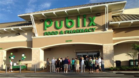 Fans of Publix, the grocery store chain based out of Florida, love the company for its fresh produce, beautifully decorated bakery goods and frequent buy-one-get-one-free specials..... 