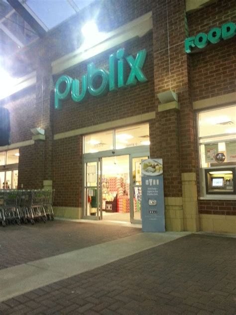 Publix Super Markets, Inc., commonly known as Publix, is an employee-owned American supermarket chain headquartered in Lakeland, ... Georgia (a northeastern suburb of Atlanta) soon followed, as it entered metro Atlanta in 1993. Publix further expanded into South Carolina (1993), Alabama (1996), Tennessee (2002), North Carolina (2014), Virginia ...