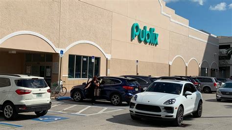 Publix coral gables fl. By David J. Neal. Updated February 07, 2022 6:21 PM. Osmel Lugo-Gutierrez, 51, who is accused of murdering a man at a Publix in Coral Gables, made his first appearance in a Miami-Dade court on Fe ... 