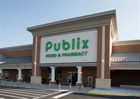Publix hours tampa. Fans of Publix, the grocery store chain based out of Florida, love the company for its fresh produce, beautifully decorated bakery goods and frequent buy-one-get-one-free specials.... 