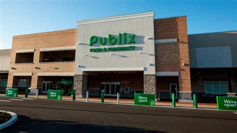 Publix in lexington ky. Dec 21, 2023 · They plan to open a new 37,740-square-foot store and employ about 140. The existing 26,000-square-foot building will be demolished and Publix will add two levels of underground parking, according ... 