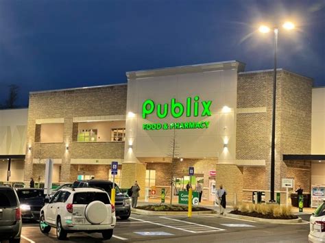 Publix is situated right near the intersection 
