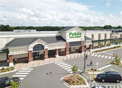 LAKELAND, Fla., Oct. 27, 2020 — Publix announced today it will expand its distribution center in Greensboro, North Carolina, to include a dry grocery warehouse, which will add more than 1.2 million square feet of space. In February 2020, Publix broke ground on the distribution center’s first phase, a refrigerated warehouse, currently under .... 