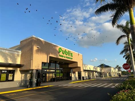 8:21 PM EST, Thu November 17, 2022. NAPLES, Fla. — Customers at one Publix location in Naples can now get a glass of wine or enjoy a beer to sip while grocery shopping. You can also order .... 