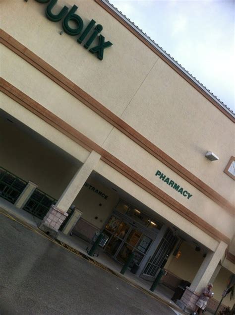 Read below for business times, daylight and evening hours, street address, and more. One of the largest grocery store chains in the U.S., Publix maintains over 1,000 stores nationwide and employs roughly 152,000 workers. Publix began in 1930 and operates as a private company with employees controlling majority investment.. 