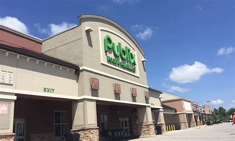 Publix, which currently occupies a suite in Crosscreek Village, is situated at 3372 Canoe Creek Road, in south Saint Cloud ( not far from Water Tower Park ). This grocery store chiefly serves the patrons in the area of Kissimmee. Today (Monday), operation begins at 7:00 am and ends at 7:00 am.