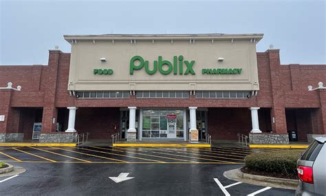 Publix super market at duluth station. Police evacuated a Publix store in Duluth on Monday in response to a bomb threat. Duluth police confirmed to Channel 2 Action News that its officers were called out to Duluth Station off 2750 Buford Highway. [DOWNLOAD: Free WSB-TV News app for alerts as news breaks] NewsChopper 2 flew over the building and spotted several police cars … 