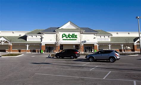 Publix super market at oakleaf commons. Publix is situated in OakLeaf Plantation Center at 9518 Argyle Forest Boulevard, in south-west Jacksonville ( by Oakleaf Town Center ). This store is an excellent addition to the local businesses of Middleburg, Doctors Inlet, Orange Park and Fleming Island. Today (on Friday) it is open 7:00 am until 7:00 am. 