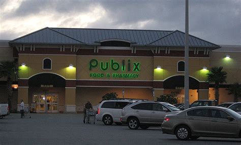Publix occupies a prominent place in Granada Plaza Shopping Center at 101 East Granada Boulevard, within the north-east section of Ormond Beach ( not far from The Casements Park ). This grocery store is delighted to serve patrons within the districts of Port Orange, Daytona Beach and Ellinor Village.. 
