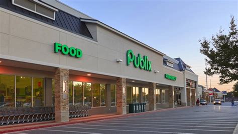 Publix super market at sope creek crossing. Publix occupies a prime position in Sope Creek Crossing at 2900 Delk Road Southeast Ste 1150, within the south-east area of Marietta ( close to Governor's Ridge ). The store primarily provides service to customers from the areas of Atlanta, Roswell, Austell, Kennesaw, Mableton, Clarkdale and Smyrna. 