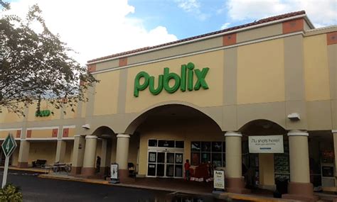 Publix super market at venice shopping center. Then, the developer floated the concept of building a 47,240 square-foot supermarket and another 18,000 square feet of stores and a 5,000-square-foot casual, eat-in restaurant that Neal said would ... 