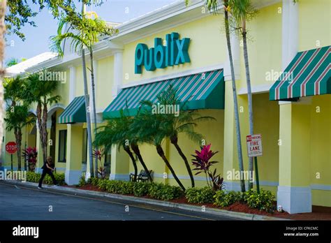 Publix super market at woodfield plaza. You will find Publix in Regency Ct At Woodfield at 3003 Yamato Road, in north-west Boca Raton (nearby Woodfield Plaza). This store is situated properly to ... 