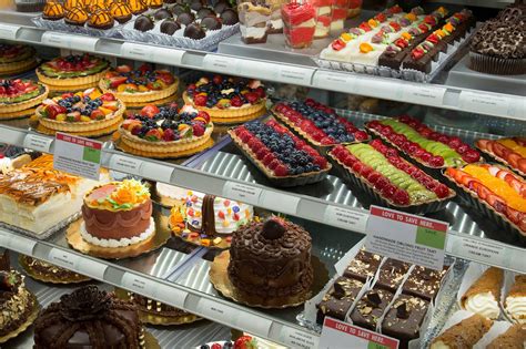 Publix supermarket cakes. If you’re a dessert lover, you’ve probably heard of both “hello cake” and “pound cake.” While these two cakes may seem similar at first glance, there are actually some key differen... 
