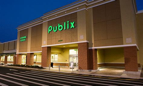 Publix village square. Fans of Publix, the grocery store chain based out of Florida, love the company for its fresh produce, beautifully decorated bakery goods and frequent buy-one-get-one-free specials.... 