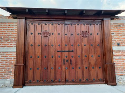 Puertas y Portones de Madera en Guadalajara