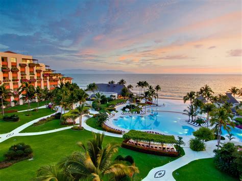 Puerto vallarta all inclusive resorts. 1. Canto del Sol Puerto Vallarta All Inclusive (from USD 245) Nestled along the shores of Banderas Bay, Canto del Sol Puerto Vallarta All Inclusive provides an all-inclusive experience without breaking the bank. The all-inclusive plan of this 3-star hotel includes contemporary accommodations and amazing dining scenes. 