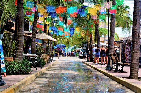 Puerto vallarta to sayulita. To get from Puerto Vallarta airport to Sayulita, you have two transfer options; taxi or bus. Taking a Puerto Vallarta airport taxi is the quickest transfer option as it takes … 