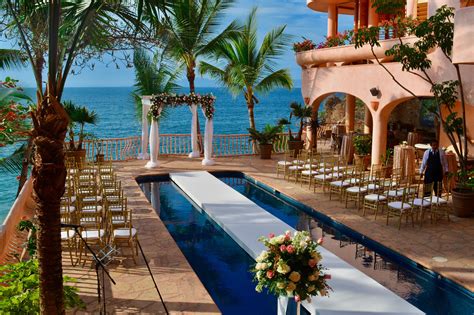 Puerto vallarta wedding venues. Nuevo Vallarta is a planned, residential resort area located only 15 minutes from Puerto Vallarta airport. Areas with shopping malls, golf courses are easily available and its beaches welcome turtle nesting in the winter. A newer area in Bahia Mita is popping up offering new resorts and luxury destination wedding options. 