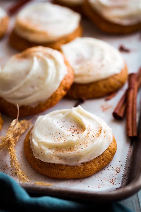 Pumpkin Spice Cookies with Cream Cheese Frosting / Belkys