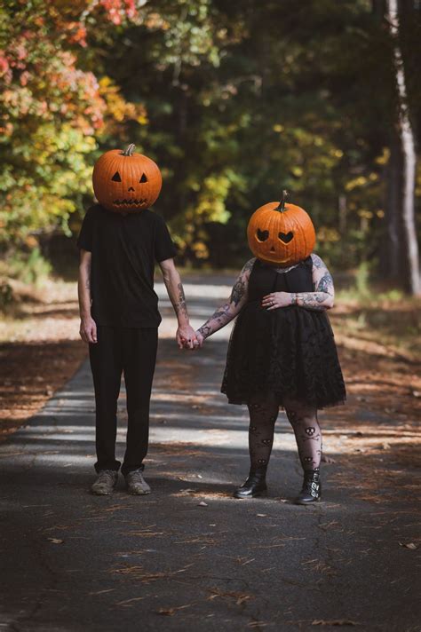 Get inspired by this Halloween photoshoot featuring a woman in a black dress with a pumpkin on her head. Explore different drawing techniques and photoshoot ideas for your own spooky photoshoot.. 