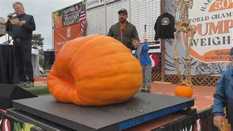 Pumpkin weighing 2,749 pounds wins California contest, sets world record for biggest gourd