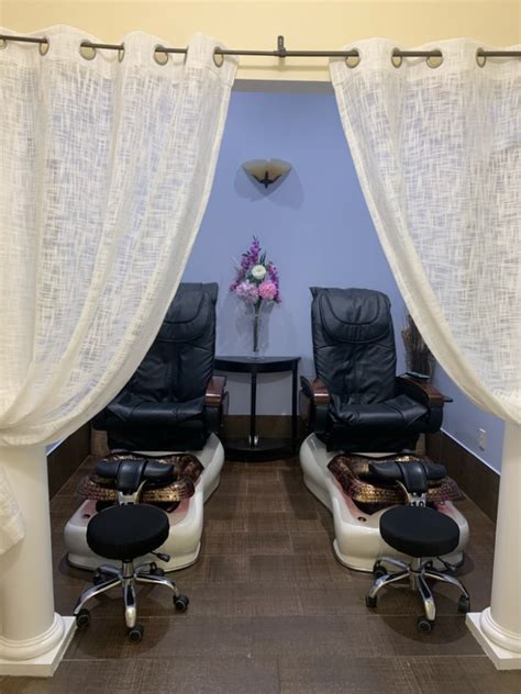 Pure Nail Bar (Downtown) - Coal Harbour - 2 tips from 52 visitors