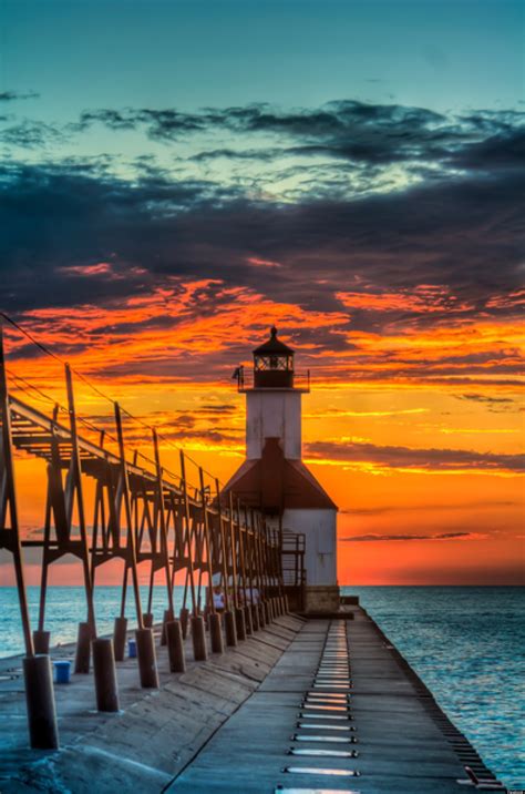 Puremichigan - A 10,000-step adventure! Traverse lush forests to reach Sleeping Bear's iconic vista, offering breathtaking views. Descend a thrilling 450 foot sand dune to the tranquil shores …