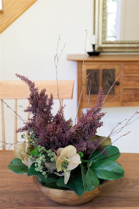 Purple centerpiece with white dried flowers - Décors Véronneau