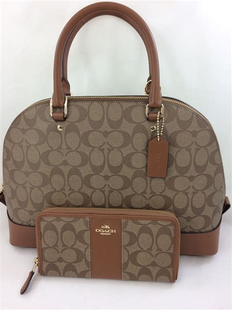 Coach Signature Mini Clutch Bags Wallet Key Fob set, purse Y2K, makeup bag, card wallet, neceser, original, designer accessories, Greece (879) $ 88.00.