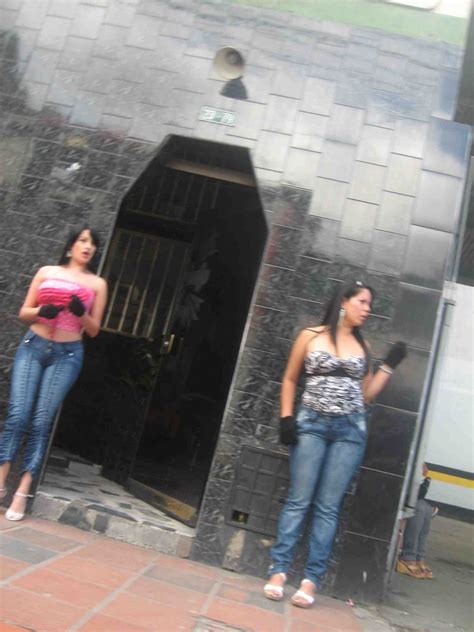 En este video, te cuento detalles acerca del fenómeno de la prostitución en Bogotá, Colombia, en la "Zona de Tolerancia" del barrio Santa Fé y fuera de ella....