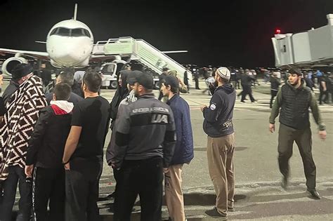Putin calls meeting after mob storms Dagestan airport looking for Israelis on jet from Tel Aviv