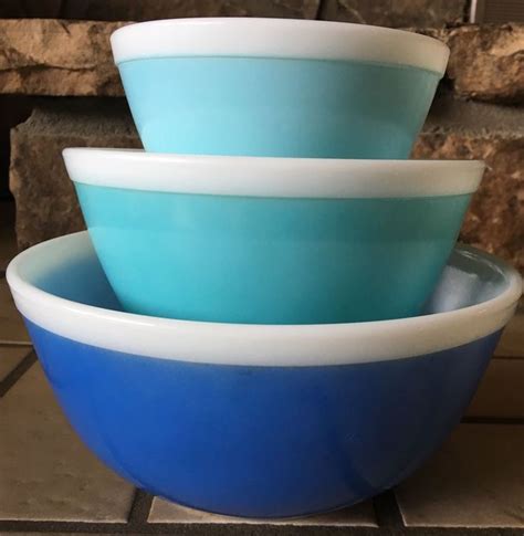 Vintage Blue Pyrex Glass Mixing Bowl - #325 2.5QT