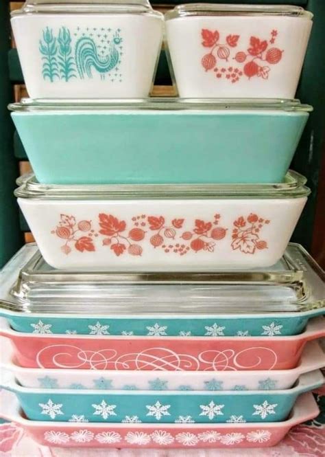 Pyrex bakeware vintage. .