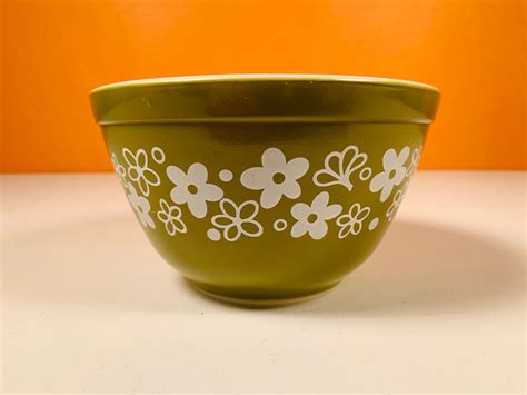 Pyrex. ASIN. B01BOADMRC. Item model number. #401. Best Sellers Rank. #1,636,727 in Kitchen & Dining ( See Top 100 in Kitchen & Dining) #26,044 in Bowls. Is Discontinued By Manufacturer.. 