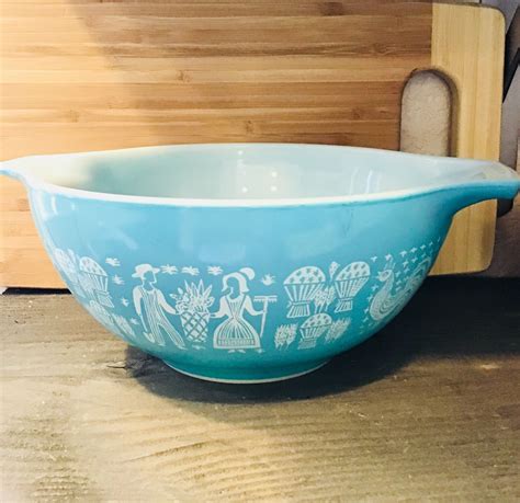 Pyrex butterprint mixing bowls. 4 pc Amish Butterprint Pyrex Bowls: Includes 4 vintage pyrex white and turquoise amish butterprint. 2023. 