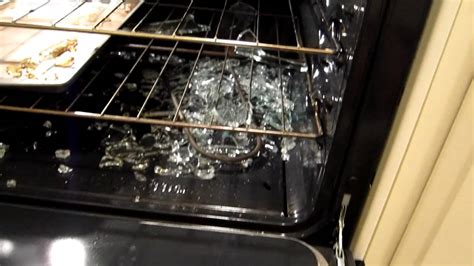 Pyrex pan exploded.  This phenomenon has left many people wondering: why does Pyrex explode...