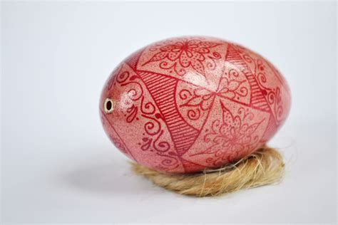 There are two ovals so they can draw both sides of the pysanka – or t