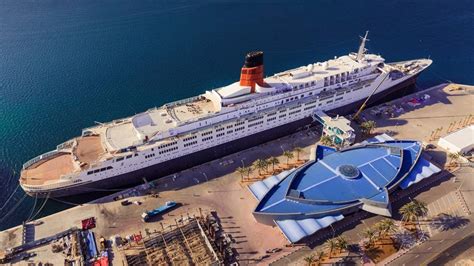 Qe2 hotel. .  ...