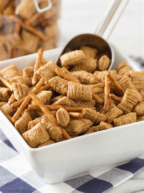 Quaker® Oatmeal Squares Snack Mix - Tasty Rewards