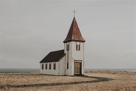 Quaker Church Splits Over Disputes on LGBT Issues