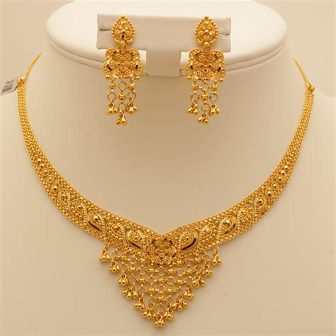 Quality gold jewelry. Gold purity refers to the percentage of gold in an alloy. There are two ways to measure the purity of gold. The first method involves karat expressed as a number from 1 to 24 (with 24 being the highest karat gold). The second method is millesimal fineness, described as parts per thousand. The most common purity measure for gold jewelry is … 