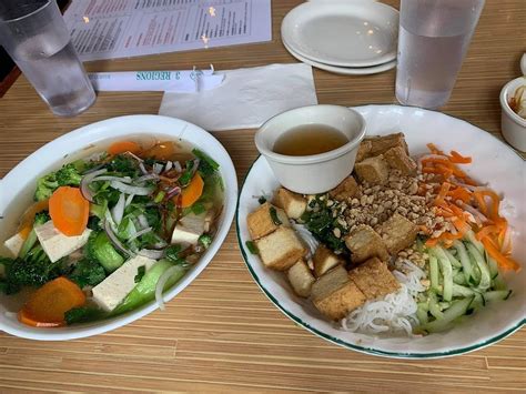 Quang minneapolis. 2719 Nicollet Ave., Minneapolis, Minnesota 55408. Print. Photos; Map; ... Foodies keep Quang packed, awaiting steaming bowls of pho, real-deal spring rolls, steamed buns, and grilled chicken. Service can be abrupt and waits can … 