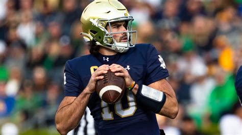 Quarterback Hartman to take on former team when his No. 20 Notre Dame hosts Wake Forest