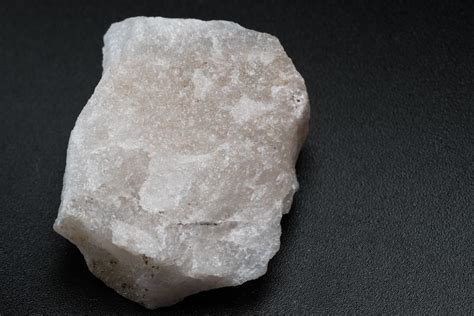 Quartzite characteristics. Because of its chemical composition (SiO 2) and its specific properties, quartz can be used both as a bulk product (e.g. quartz sands in the glass or foundry industry) and as a high-tech material (e.g. piezo or optical quartz). Dependent on the specific conditions of either natural or synthetic formation, quartz can display typomorphic properties. 