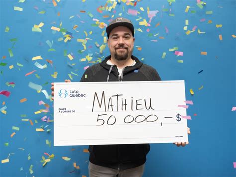 Quebecer finds winning Loto ticket inside Christmas decorations, wins $50,000