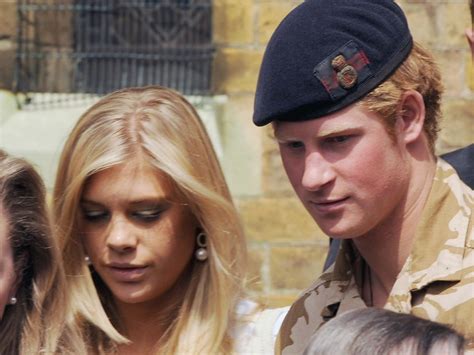 Queen Elizabeth II Convinced Prince Harryto Break Up With Chelsy Davy ...